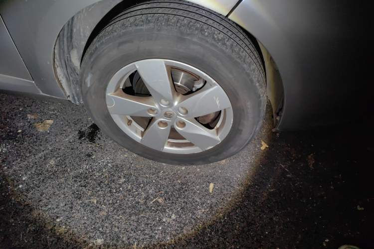 Used Renault Fluence 2011 2.0L Standard Edition Right Front Wheel Hub