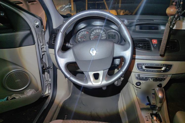 Used Renault Fluence 2011 2.0L Standard Edition Steering Wheel