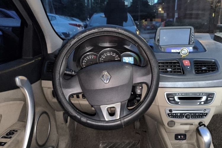 Used Renault Fluence 2011 2.0L Standard Edition Steering Wheel