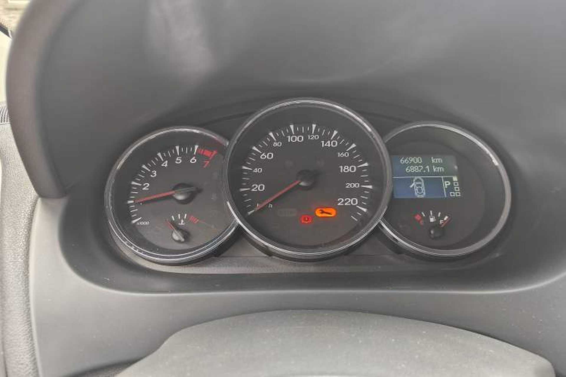 Used Renault Fluence 2011 2.0L Fashion Edition Instrument Cluster