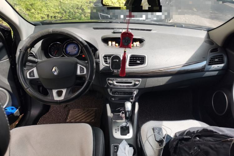 Used Renault Fluence 2013 2.0L Fashion Edition Center Console