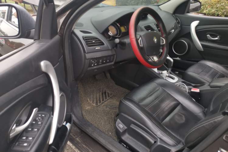 Used Renault Fluence 2013 2.0L Fashion Edition Driver Seat