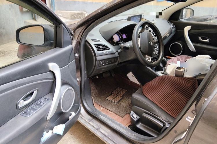 Used Renault Fluence 2013 2.0L Comfort Edition Driver Seat