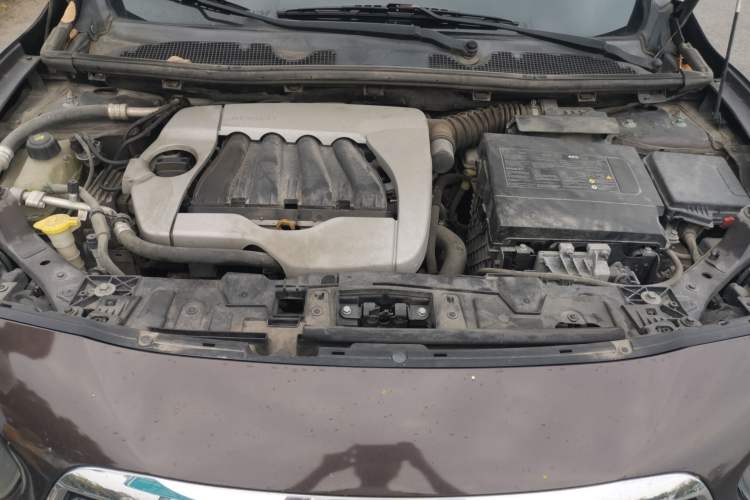 Used Renault Fluence 2013 2.0L Fashion Edition Engine Bay