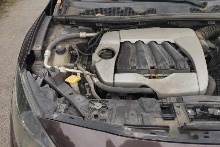 Used Renault Fluence 2013 2.0L Fashion Edition Engine Bay Right