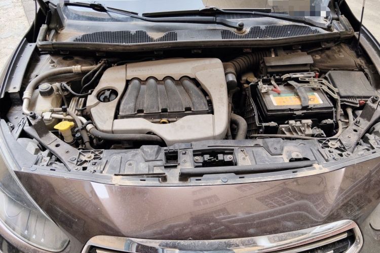 Used Renault Fluence 2013 2.0L Comfort Edition Engine Bay