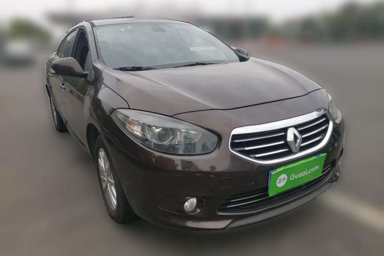 Used Renault Fluence 2013 2.0L Fashion Edition Front Right 45 Deg