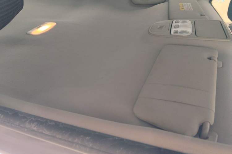 Used Renault Fluence 2013 2.0L Comfort Edition Headliner