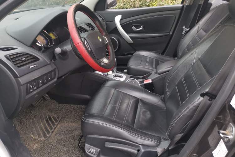 Used Renault Fluence 2013 2.0L Fashion Edition Left Front Seat