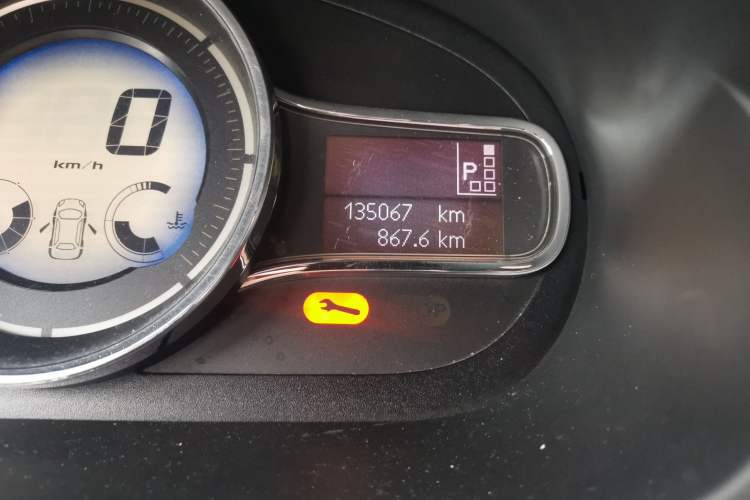 Used Renault Fluence 2013 2.0L Fashion Edition Odometer Close Up