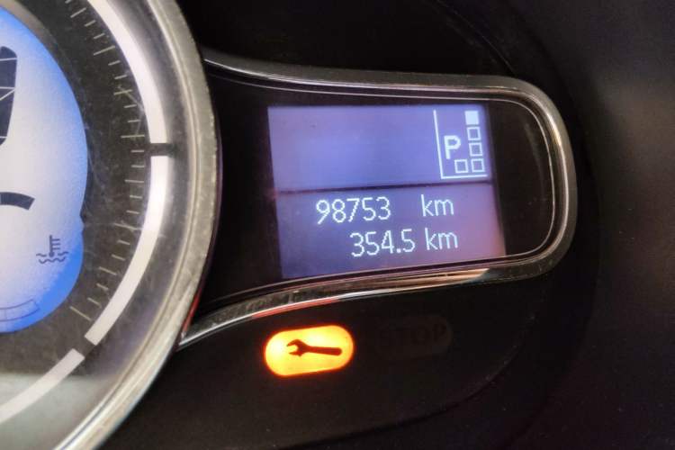 Used Renault Fluence 2013 2.0L Comfort Edition Odometer Close Up