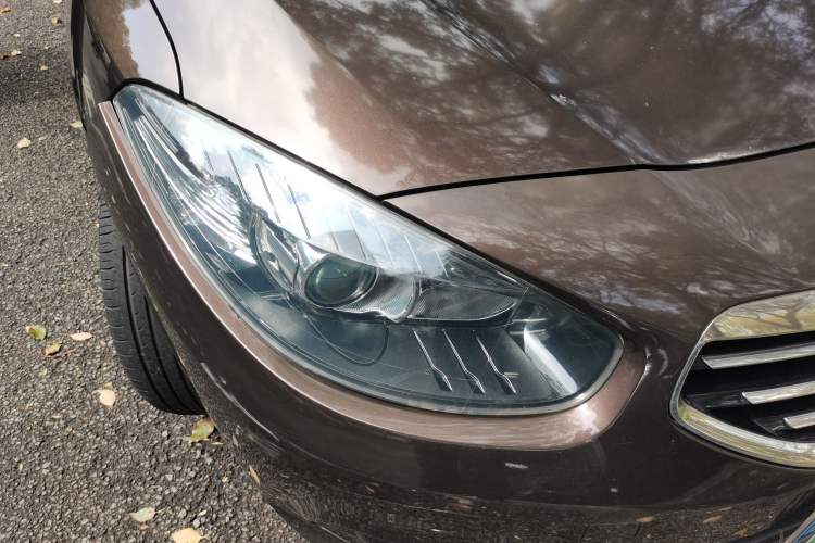 Used Renault Fluence 2013 2.0L Fashion Edition Right Front Headlight