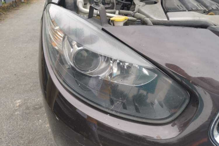 Used Renault Fluence 2013 2.0L Fashion Edition Right Front Headlight