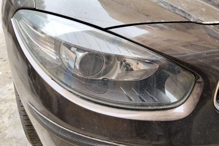 Used Renault Fluence 2013 2.0L Comfort Edition Right Front Headlight
