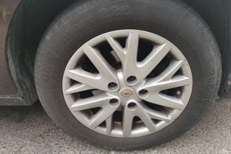 Used Renault Fluence 2013 2.0L Fashion Edition Right Front Wheel Hub