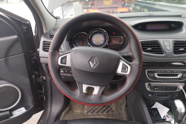 Used Renault Fluence 2013 2.0L Fashion Edition Steering Wheel