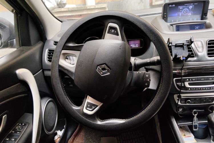 Used Renault Fluence 2013 2.0L Comfort Edition Steering Wheel