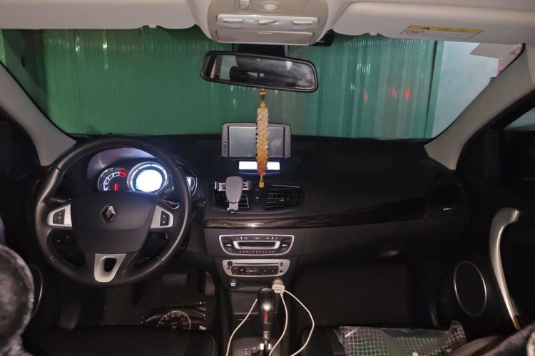 Used Renault Fluence 2013 2.0L Fashion Edition Center Console