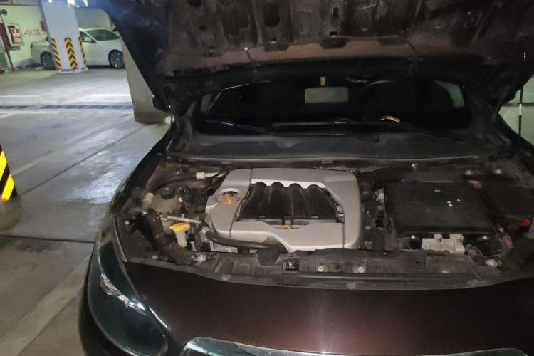 Used Renault Fluence 2013 2.0L Fashion Edition Engine Bay Right