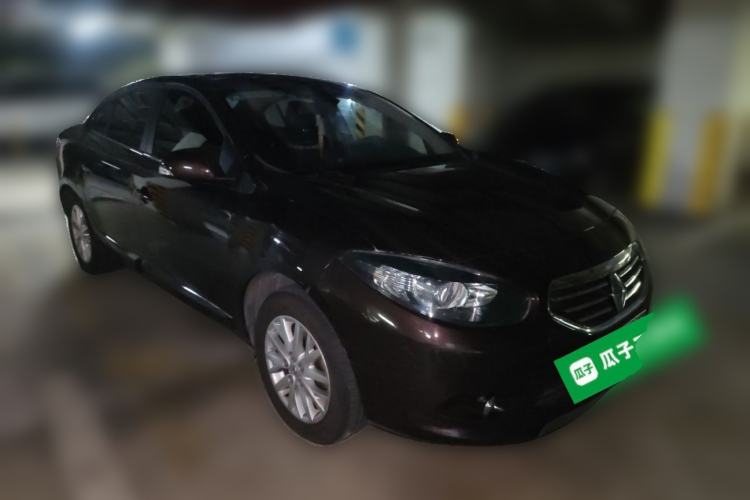 Used Renault Fluence 2013 2.0L Fashion Edition Front Right 45 Deg