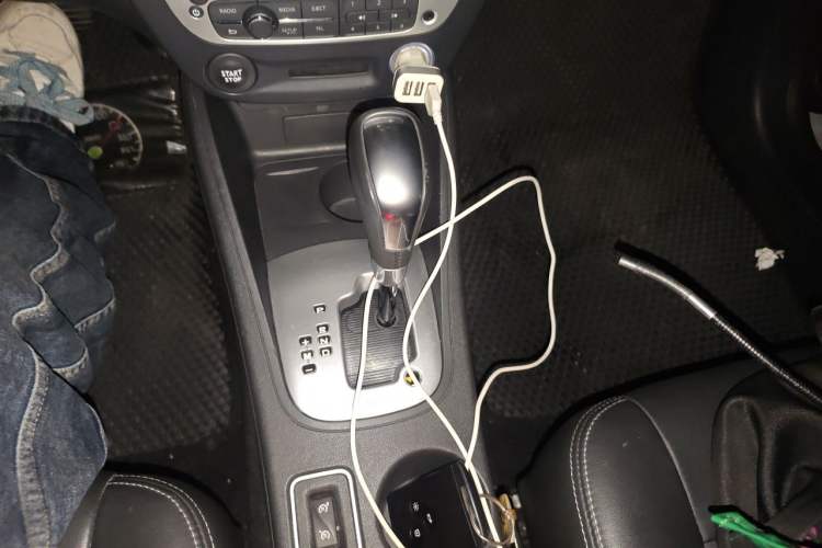 Used Renault Fluence 2013 2.0L Fashion Edition Gear Lever