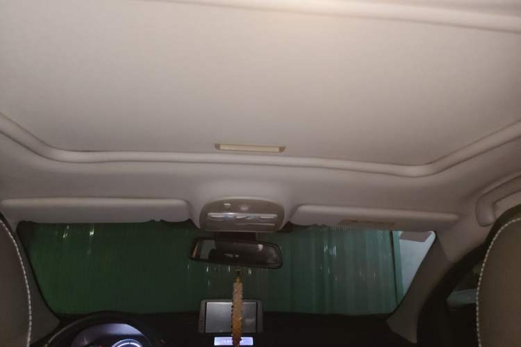 Used Renault Fluence 2013 2.0L Fashion Edition Headliner