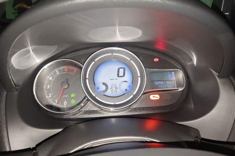 Used Renault Fluence 2013 2.0L Fashion Edition Odometer Close Up