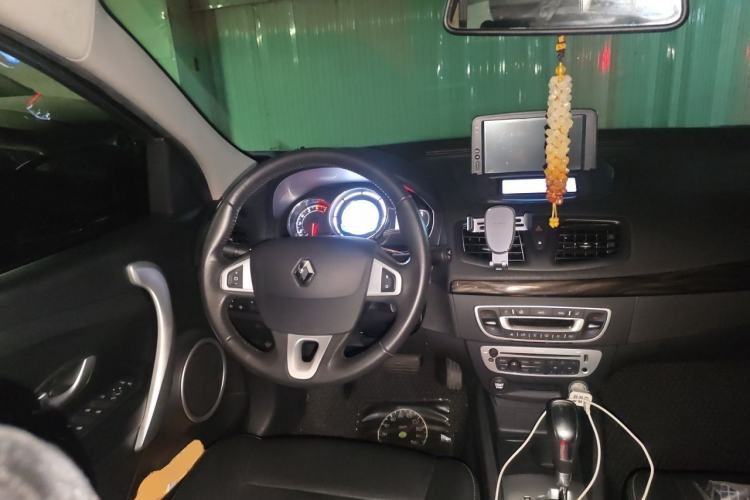 Used Renault Fluence 2013 2.0L Fashion Edition Steering Wheel
