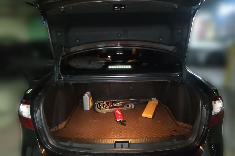 Used Renault Fluence 2013 2.0L Fashion Edition Trunk