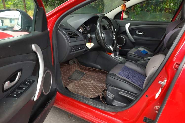 Used Renault Fluence 2013 2.0L Comfort Edition Driver Seat