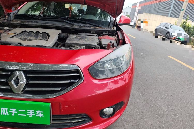 Used Renault Fluence 2013 2.0L Comfort Edition Engine Bay Left