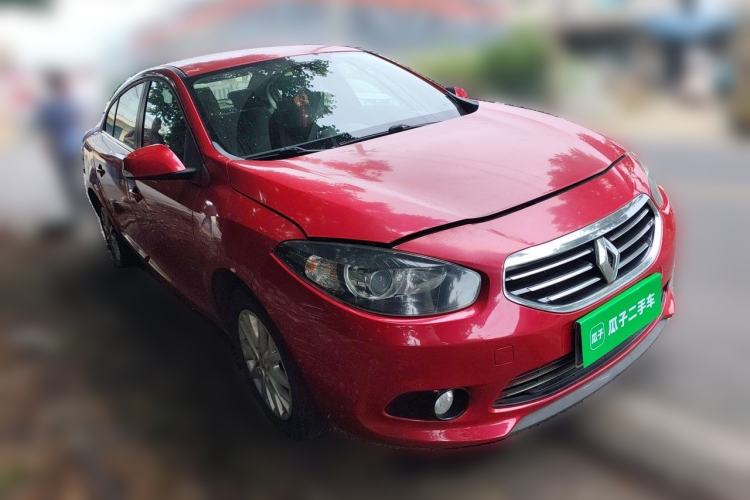 Used Renault Fluence 2013 2.0L Comfort Edition Front Right 45 Deg