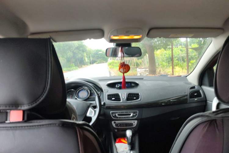Used Renault Fluence 2013 2.0L Comfort Edition Headliner