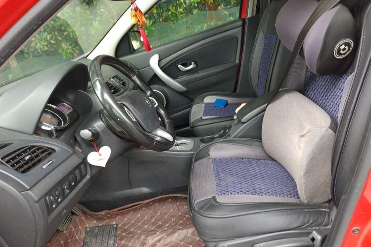 Used Renault Fluence 2013 2.0L Comfort Edition Left Front Seat