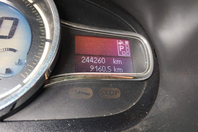 Used Renault Fluence 2013 2.0L Comfort Edition Odometer Close Up