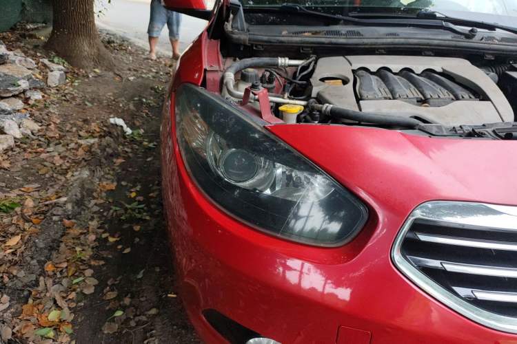 Used Renault Fluence 2013 2.0L Comfort Edition Right Front Headlight
