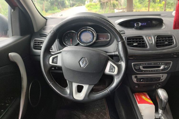 Used Renault Fluence 2013 2.0L Comfort Edition Steering Wheel