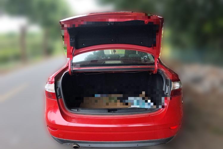 Used Renault Fluence 2013 2.0L Comfort Edition Trunk