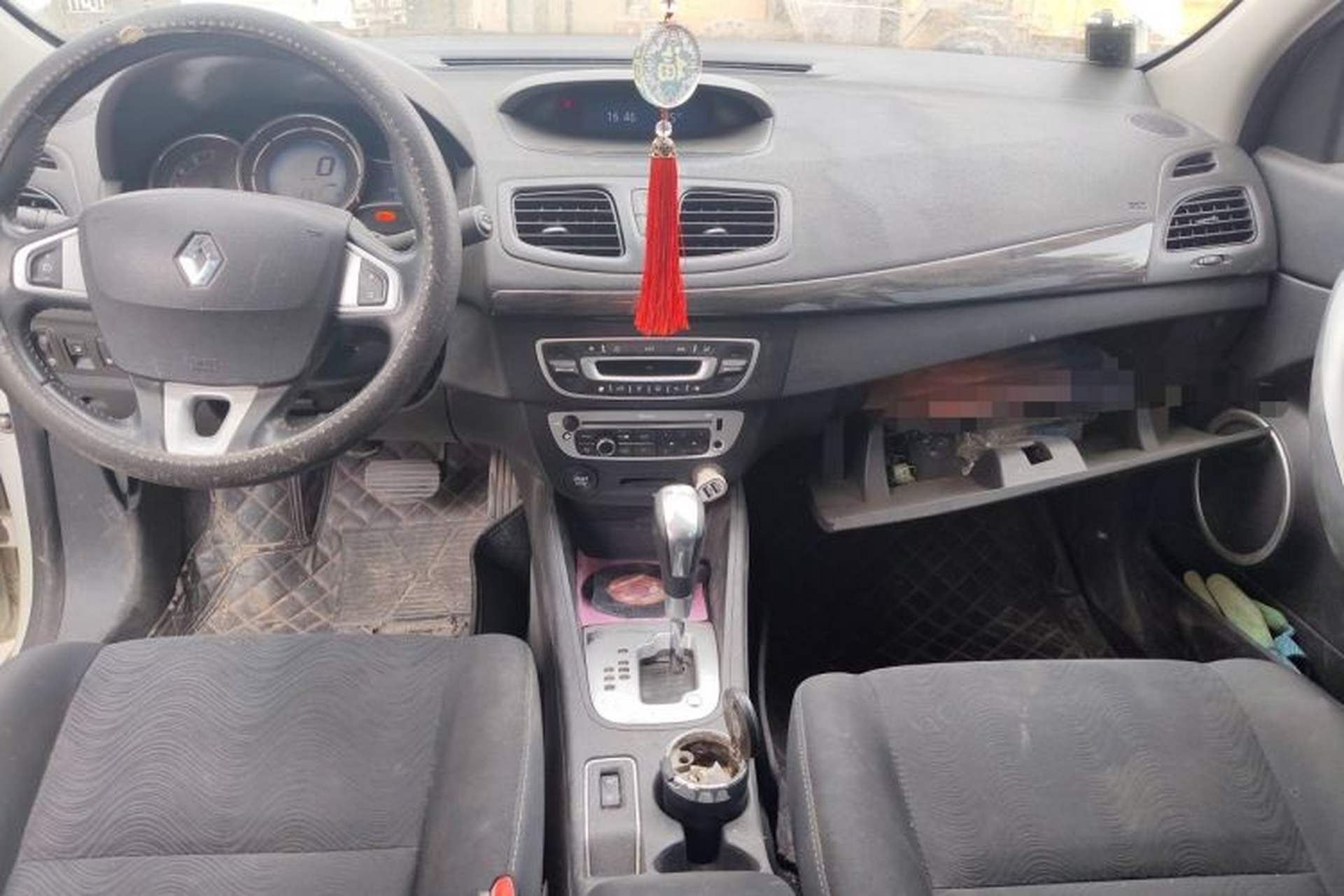 Used Renault Fluence 2013 2.0L Comfort Edition Audio And AC Panel