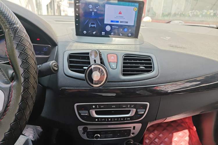 Used Renault Fluence 2013 2.0L Standard Edition Audio And AC Panel