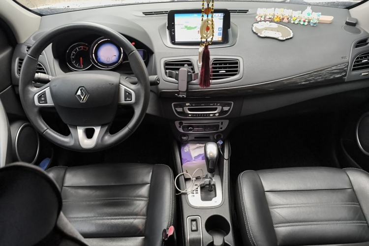 Used Renault Fluence 2013 2.0L Fashion Edition Center Console