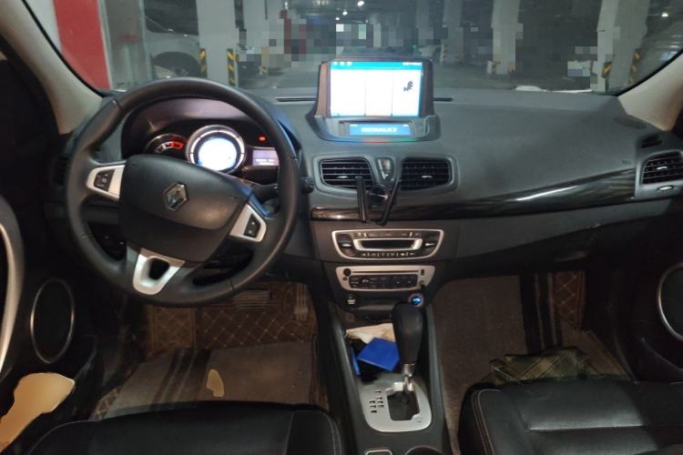 Used Renault Fluence 2013 2.0L Fashion Edition Center Console
