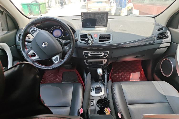 Used Renault Fluence 2013 2.0L Standard Edition Center Console
