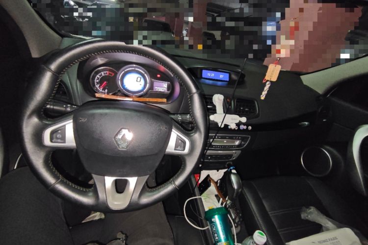 Used Renault Fluence 2013 2.0L Fashion Edition Center Console