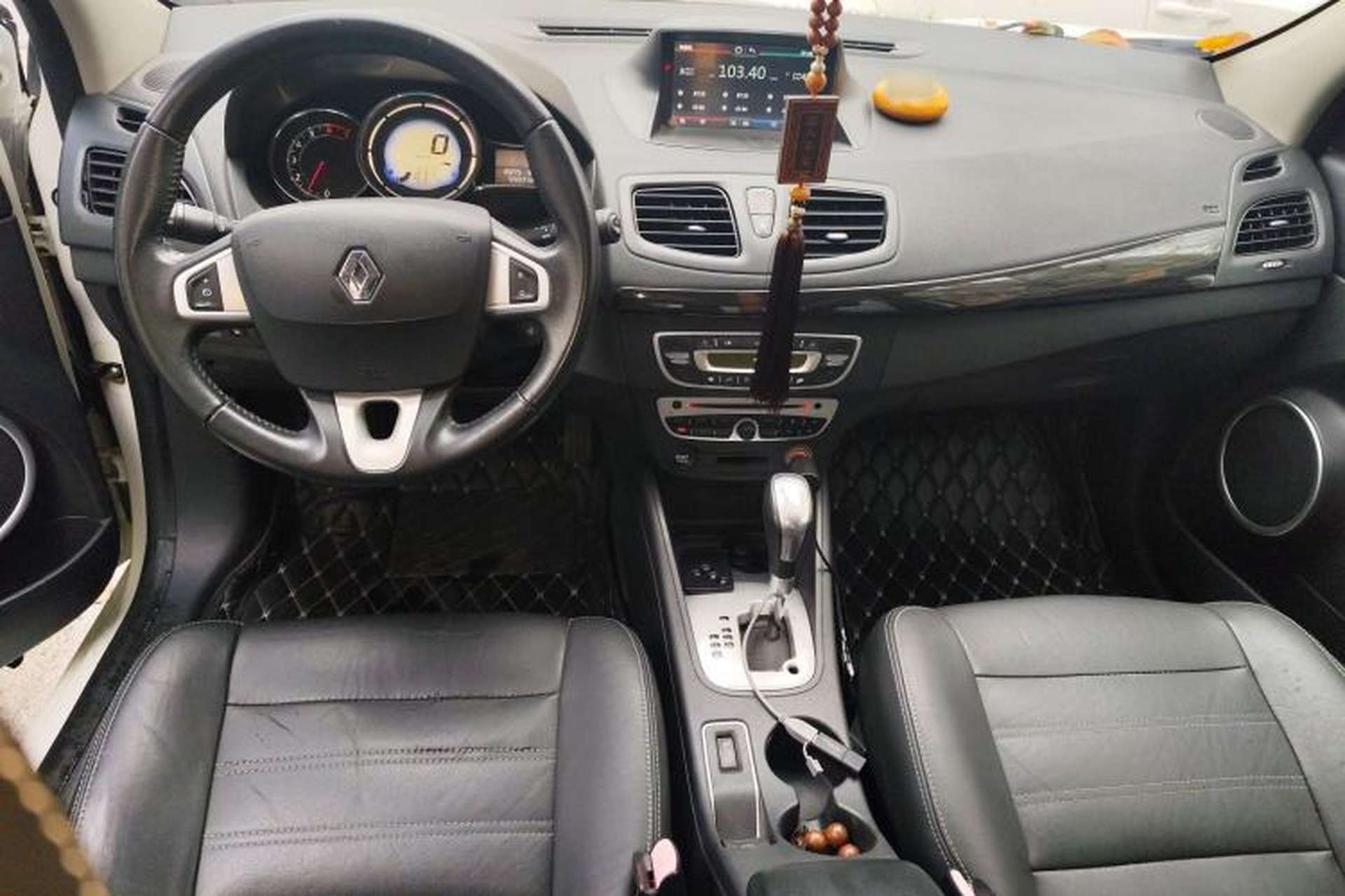 Used Renault Fluence 2013 2.0L Fashion Edition Center Console