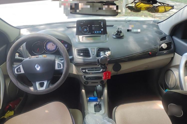 Used Renault Fluence 2013 2.0L Fashion Edition Center Console