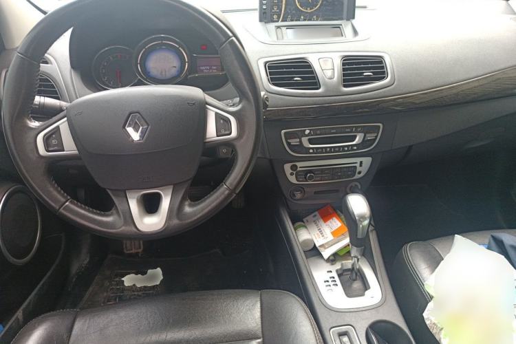 Used Renault Fluence 2013 2.0L Fashion Edition Center Console