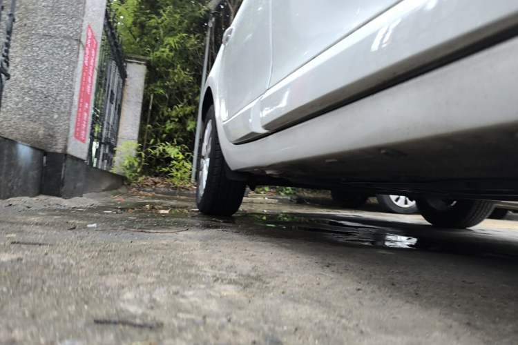 Used Renault Fluence 2013 2.0L Fashion Edition Chassis Front Right