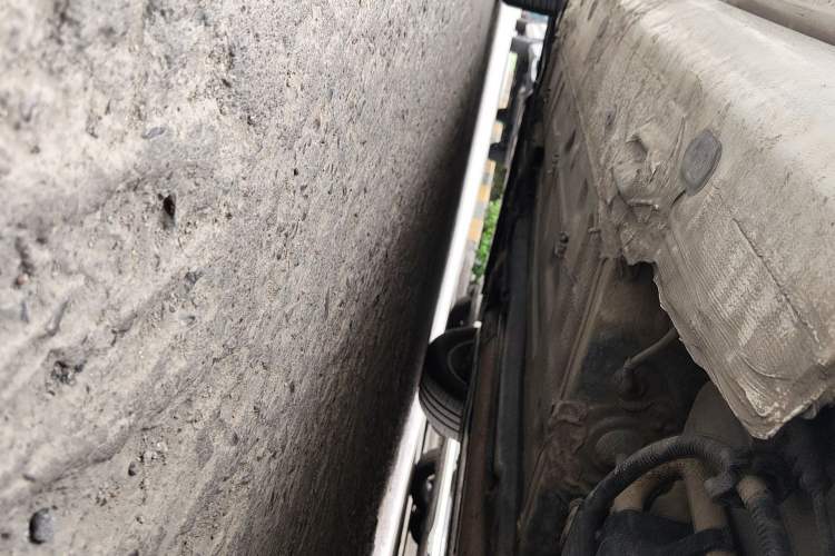 Used Renault Fluence 2013 2.0L Comfort Edition Chassis Rear Left