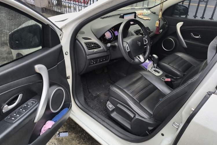 Used Renault Fluence 2013 2.0L Fashion Edition Driver Seat